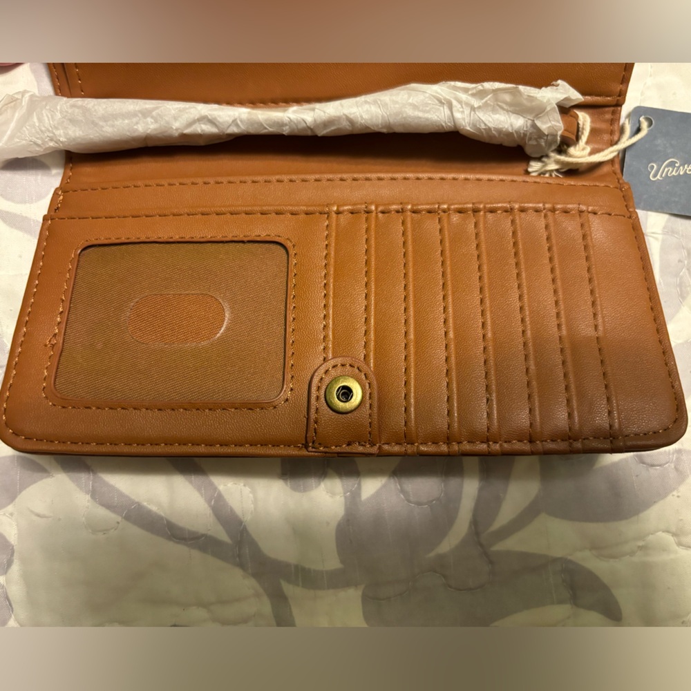 Universal Thread tan wristlet wallet - Picture 3 of 7
